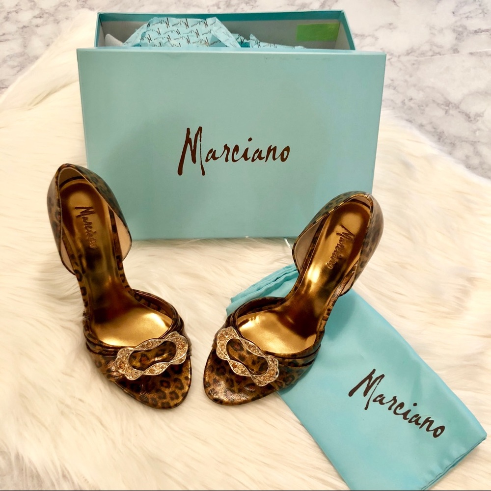 M A R C I A N O : “PM Tessa” Peep-toe Heels